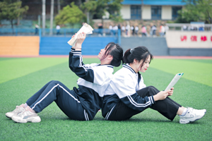 贵阳市华希医药健康职业学校校徽